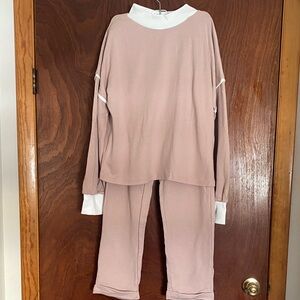 No name brand women ‘s size XL sweat suit.
